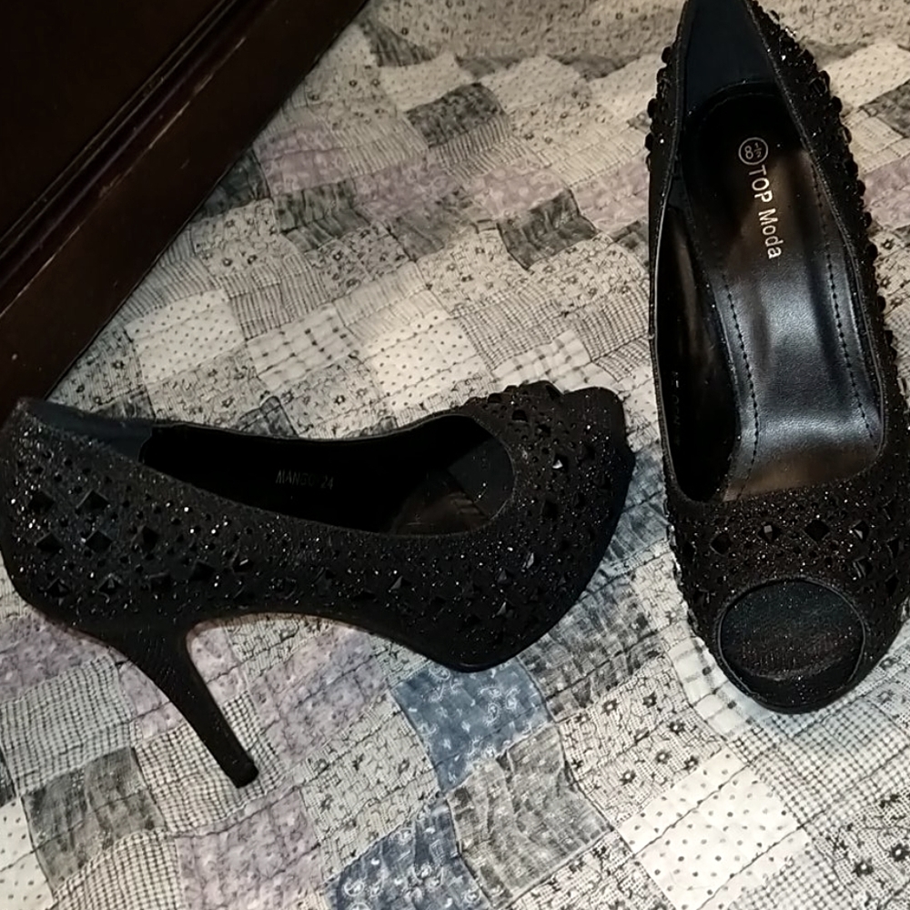 🎃$4/20 🆕Beautiful Sequin Stilettos
